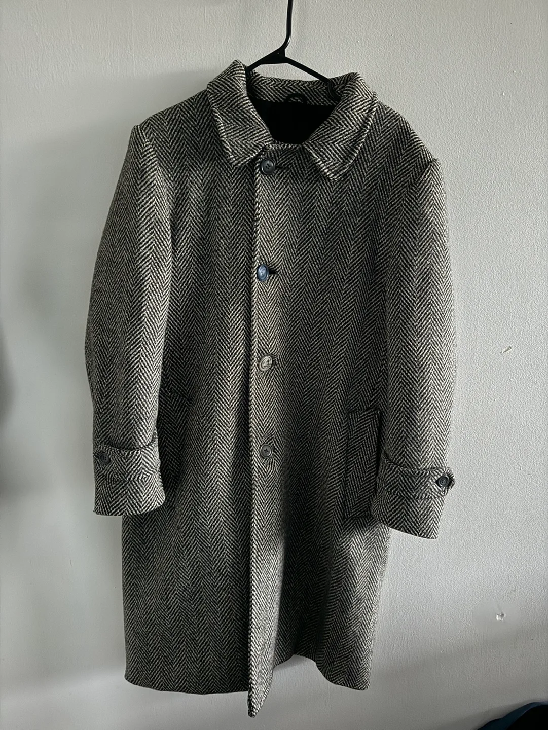 Classic Herringbone Men’s Coat image indicator(3)