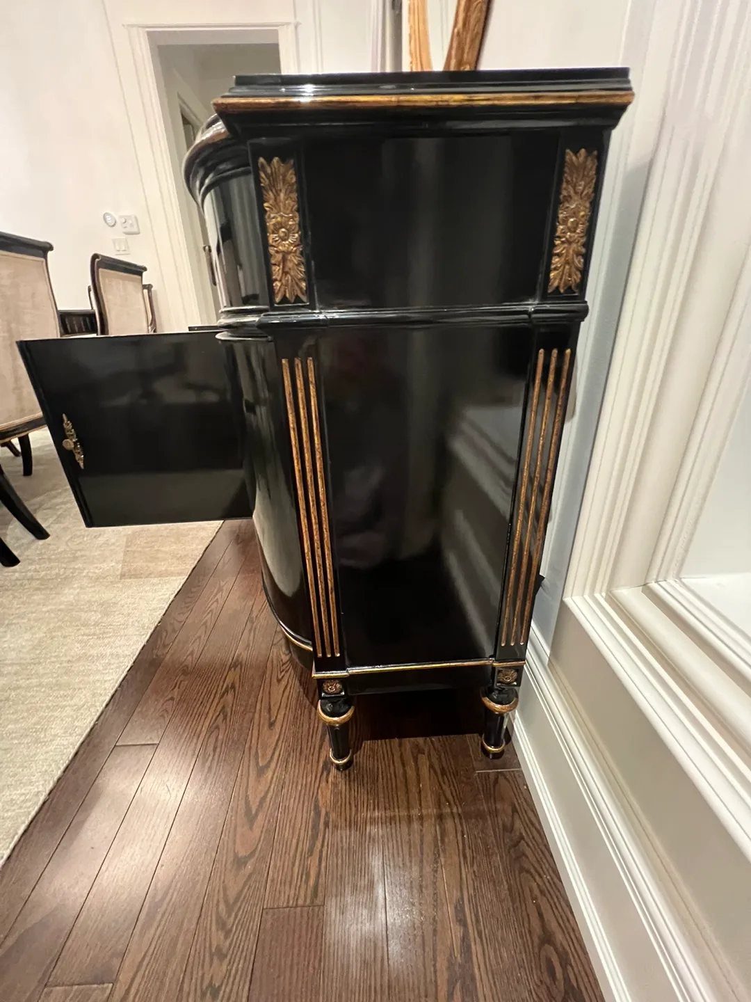 🚚moving sale 🚚Luxury Black Lacquer Buffet Table image indicator(7)