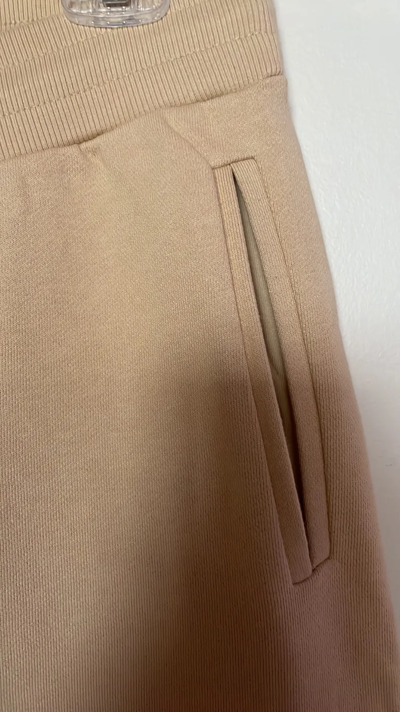 Men’s Sweatpants (Small) Great condition!! image indicator(5)