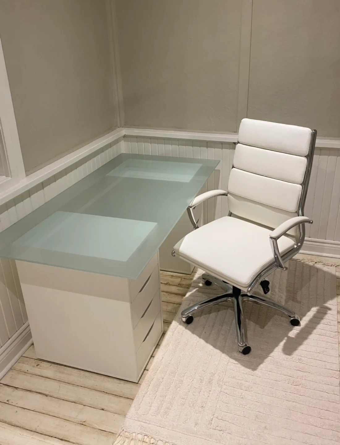 ⭐️BEAUTIFUL BRAND NEW WHITE & STAINLESS OFFICE CHAIR ⭐️ image indicator(7)