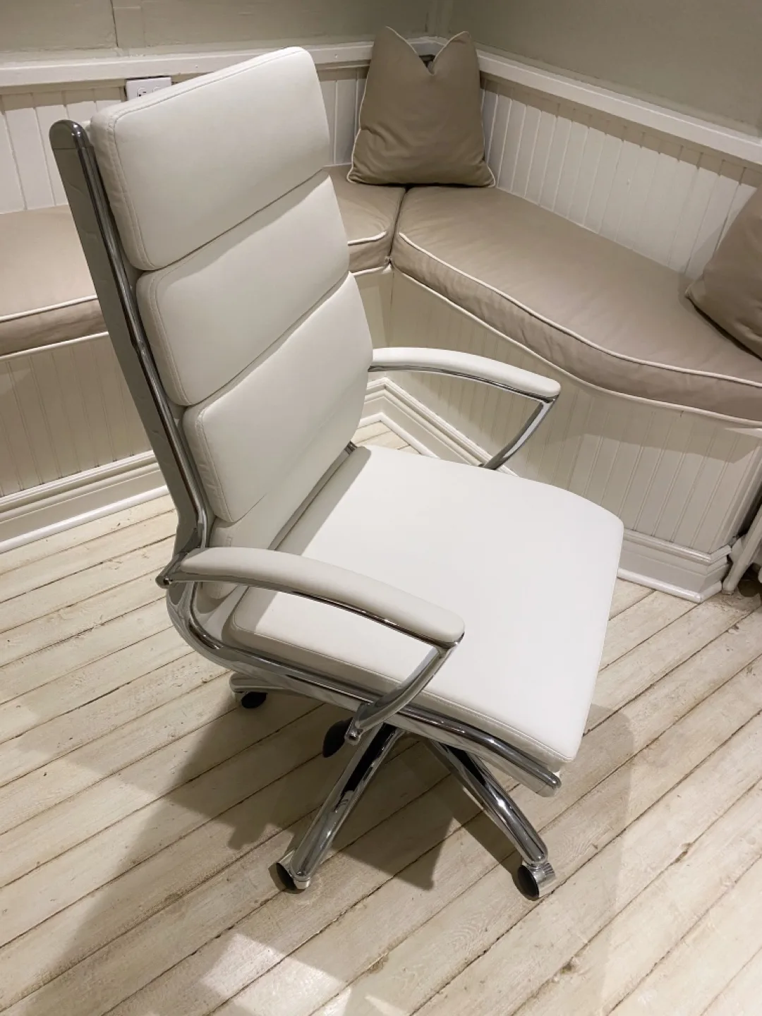 ⭐️BEAUTIFUL BRAND NEW WHITE & STAINLESS OFFICE CHAIR ⭐️ image indicator(3)