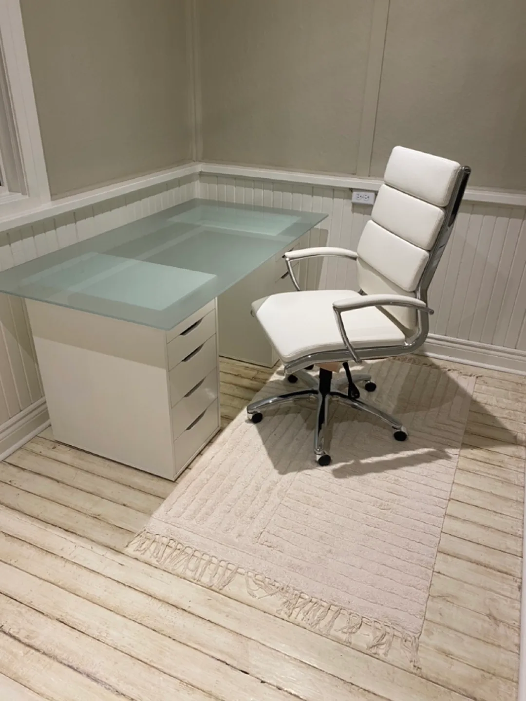 ⭐️BEAUTIFUL BRAND NEW WHITE & STAINLESS OFFICE CHAIR ⭐️ image indicator(6)