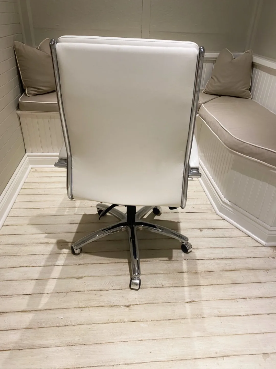 ⭐️BEAUTIFUL BRAND NEW WHITE & STAINLESS OFFICE CHAIR ⭐️ image indicator(4)