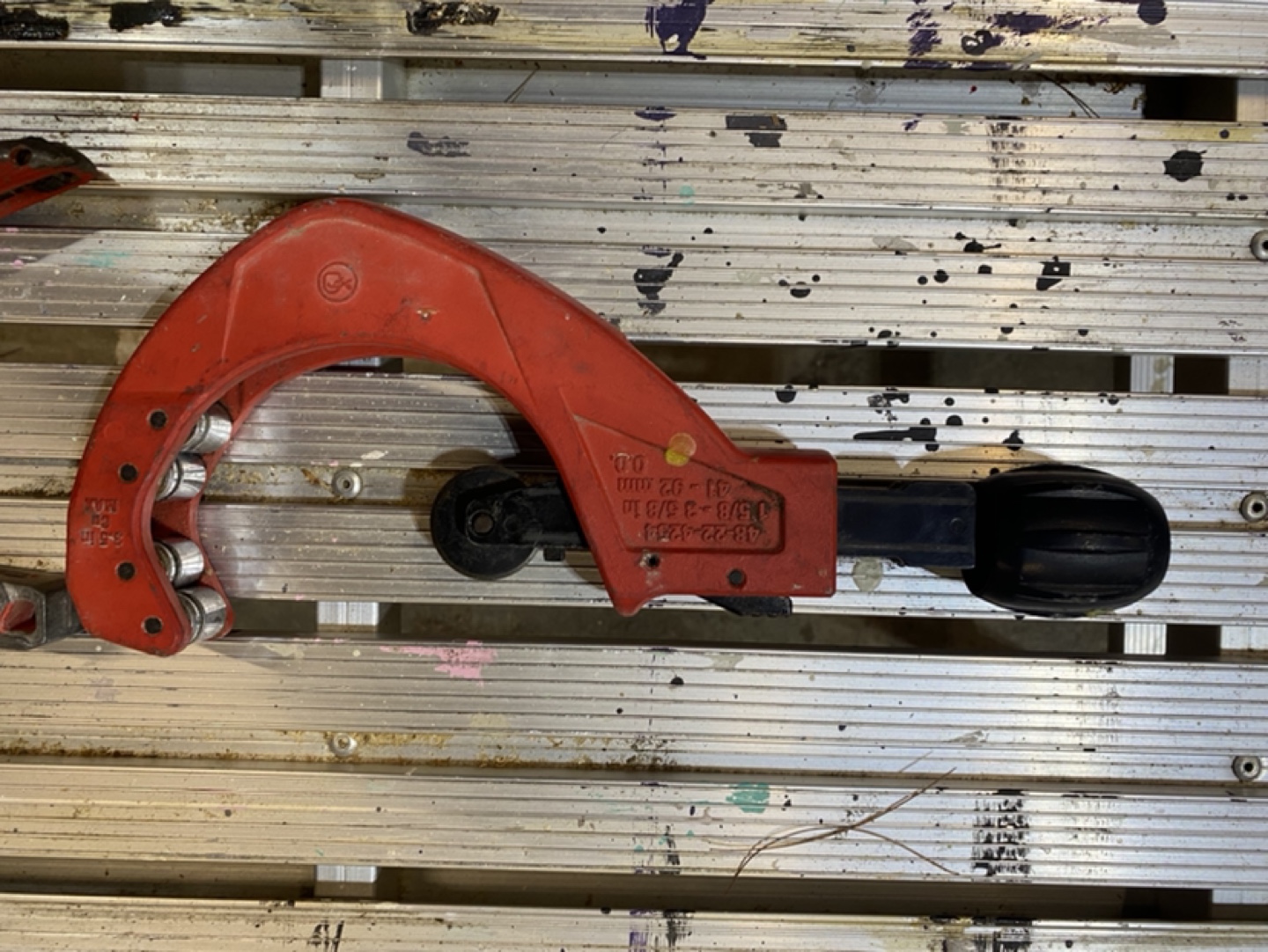 Milwaukee 2 3/8-inch Ratcheting Pipe Cutter - photo 4