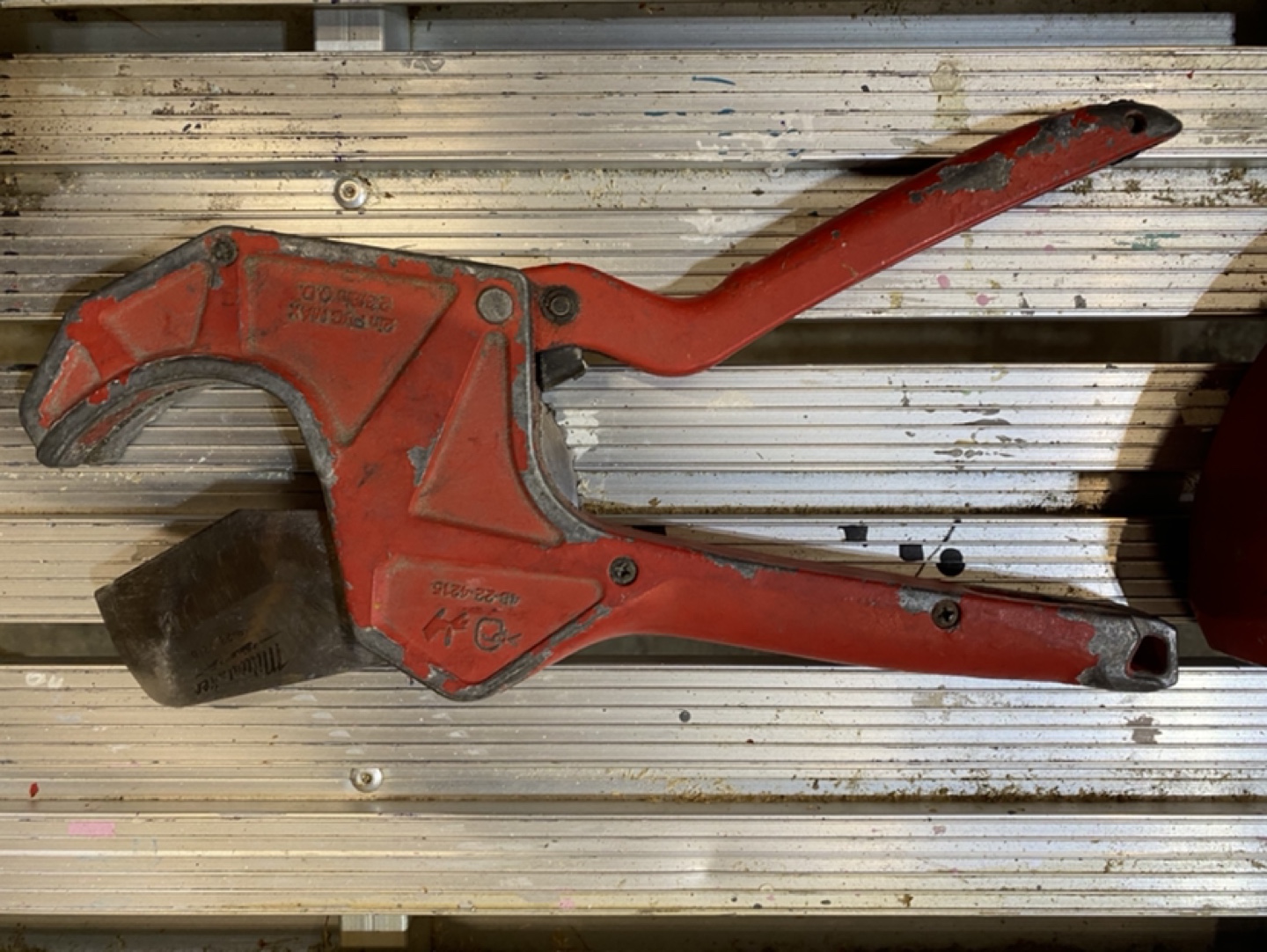 Milwaukee 2 3/8-inch Ratcheting Pipe Cutter - photo 3