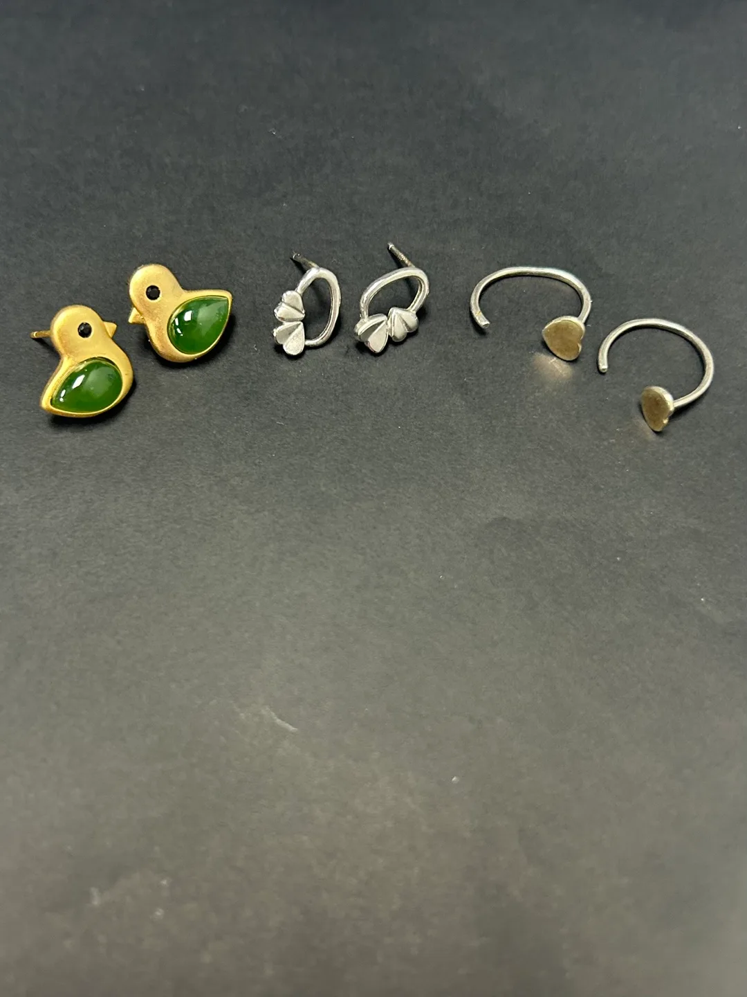 11 Pairs of Earrings image indicator(5)