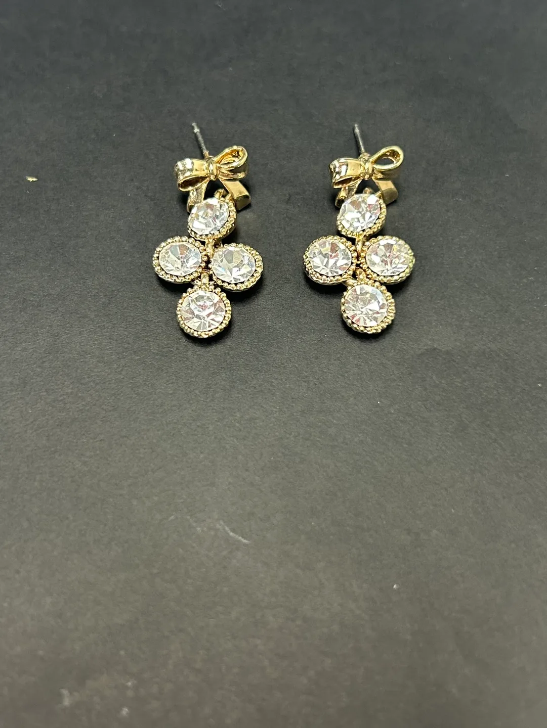 11 Pairs of Earrings image indicator(3)