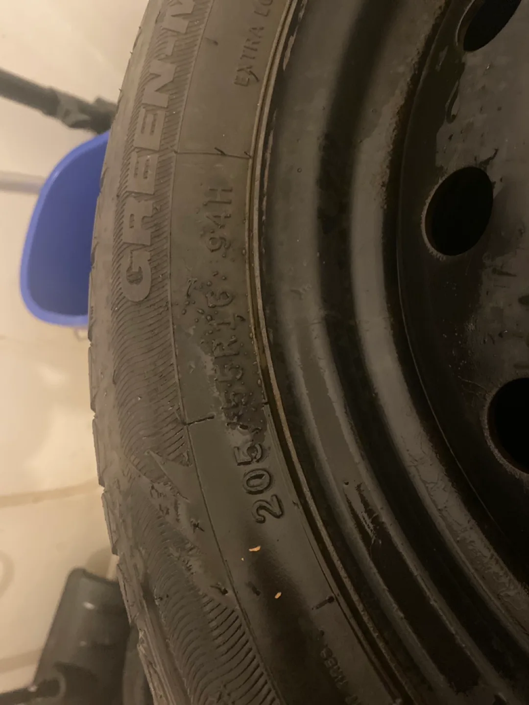 Set of 4 Winter Tires & Rims image indicator(2)