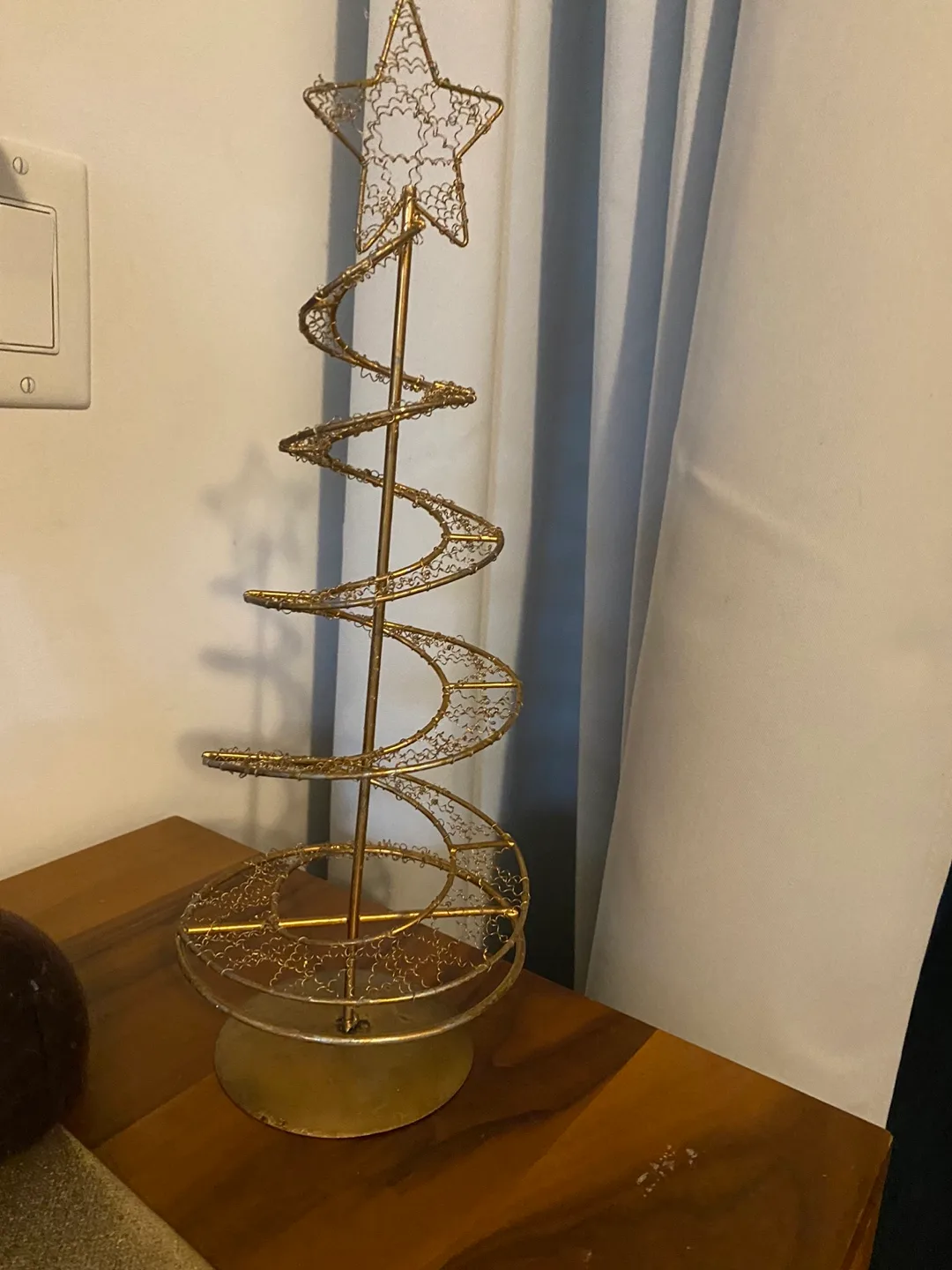 Gold Wire Christmas Tree thumbnail