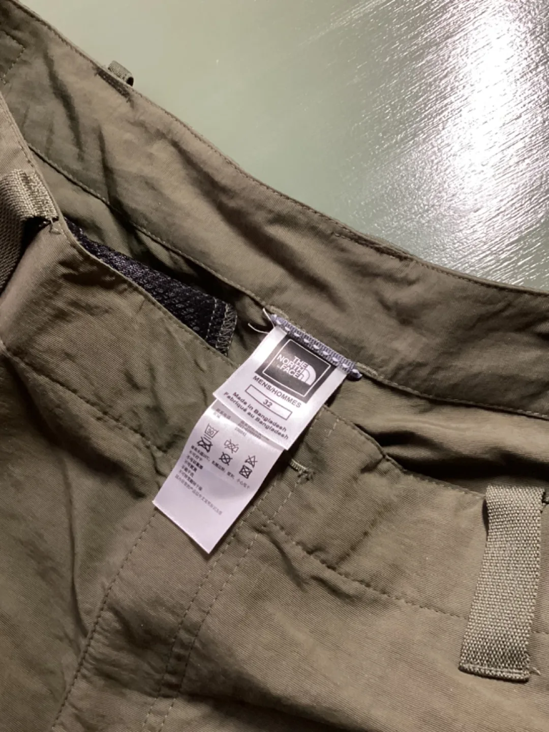 The North Face Mens Size 32 Zip-Off Hiking Pants image indicator(3)
