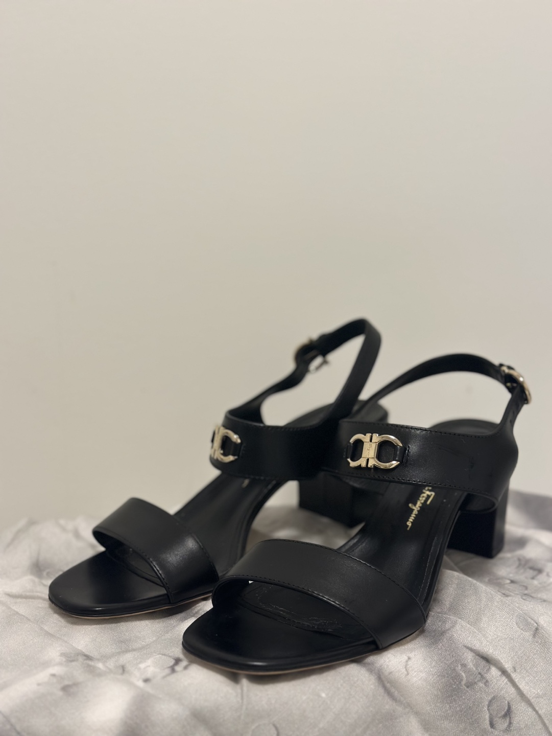 Ferragamo Gancini-plaque leather sandals - photo 3
