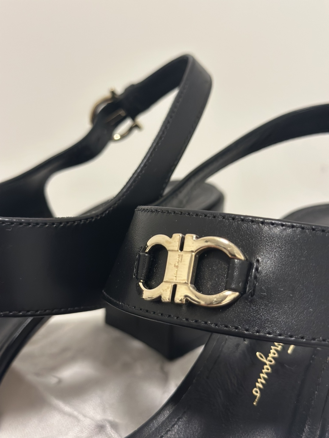 Ferragamo Gancini-plaque leather sandals - photo 4