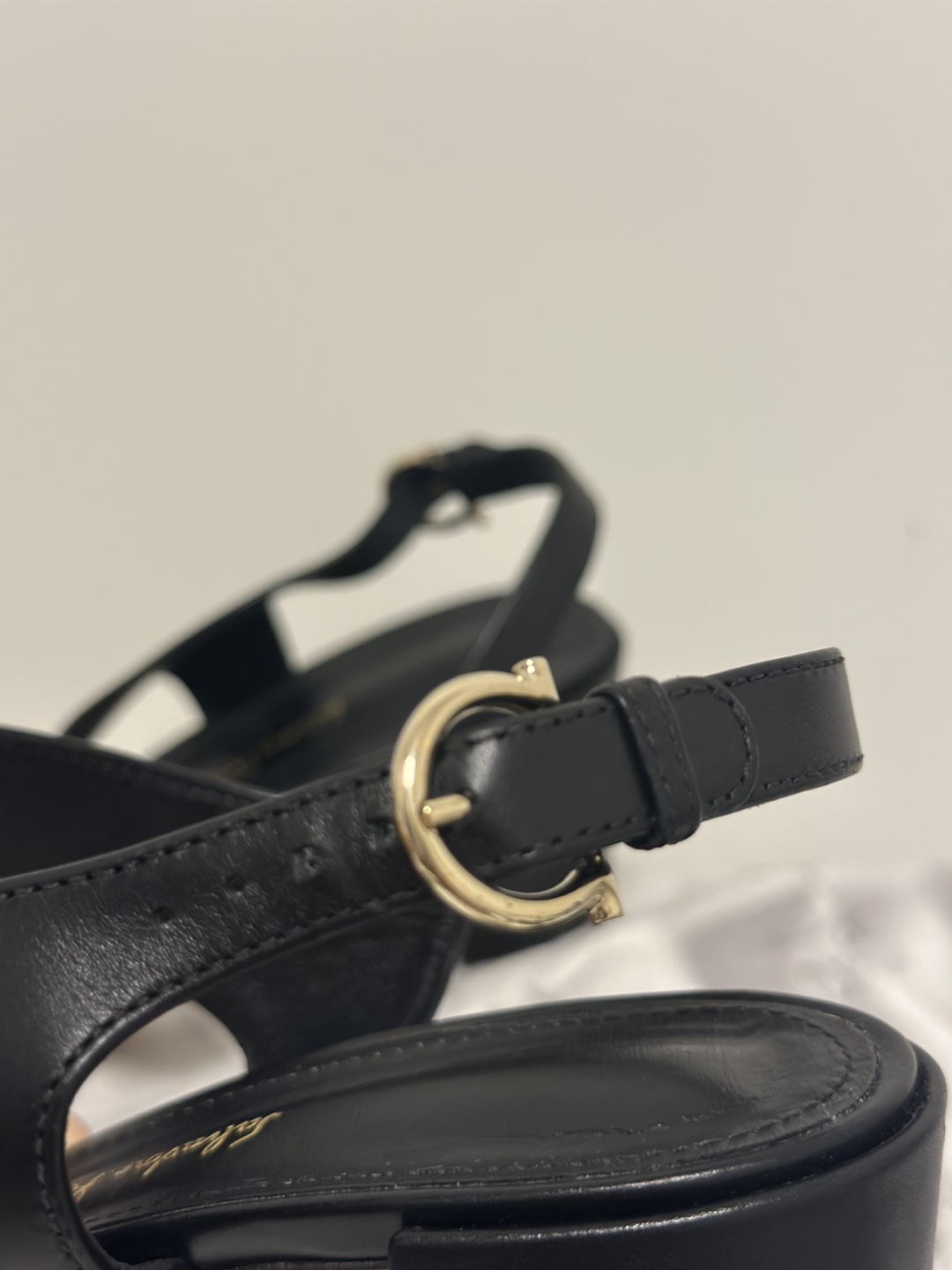 Ferragamo Gancini-plaque leather sandals - photo 5