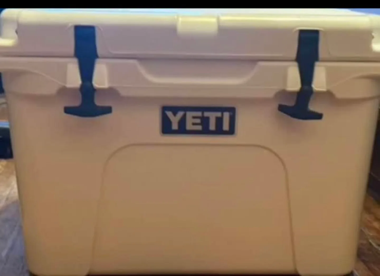YETI Tundra 35 Cooler image indicator(2)