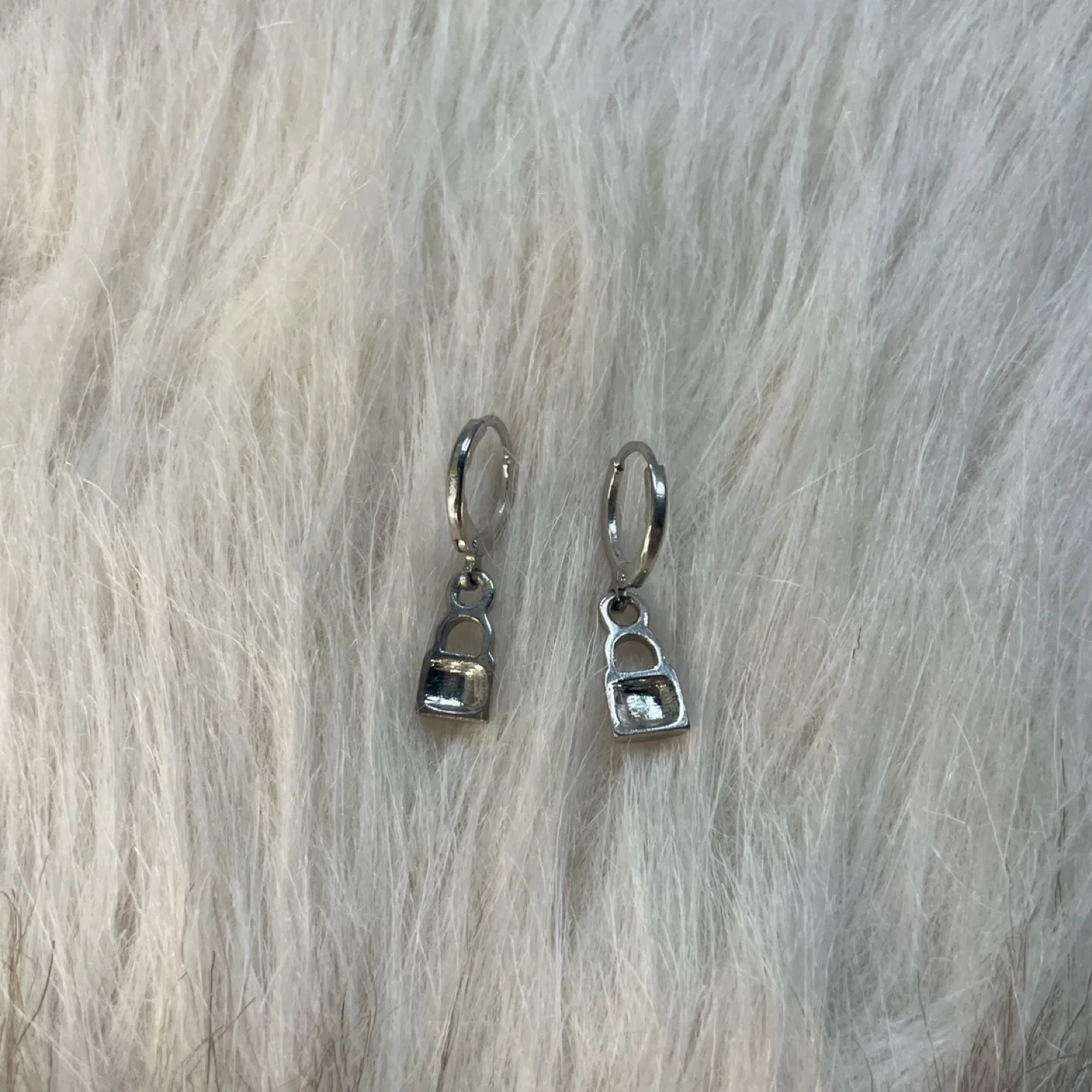 Silver Lock Earrings image indicator(2)