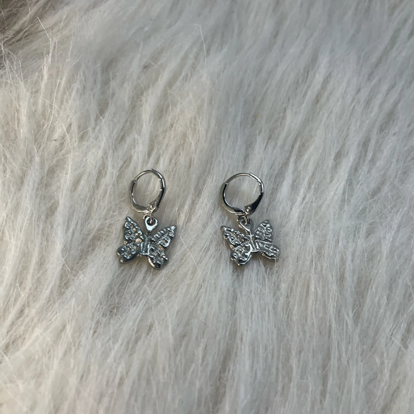 Butterfly Hoop Earrings image indicator(2)