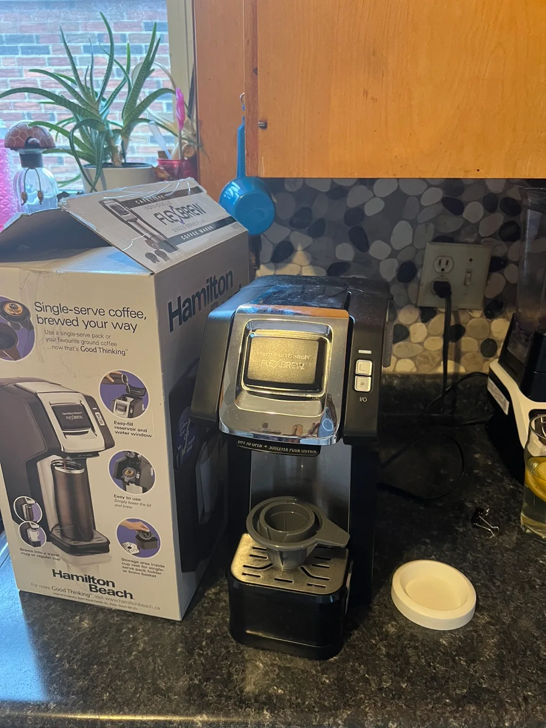 Hamilton Beach FlexBrew Single-Serve Coffee Maker image indicator(2)