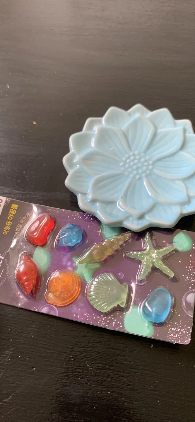 Marine Planet Aquarium Decorations and a decorative Saucer image indicator(2)