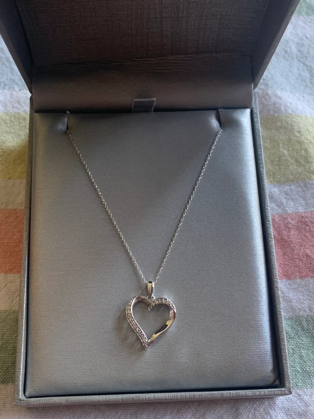 10k White Gold Heart Diamond Necklace image indicator(2)