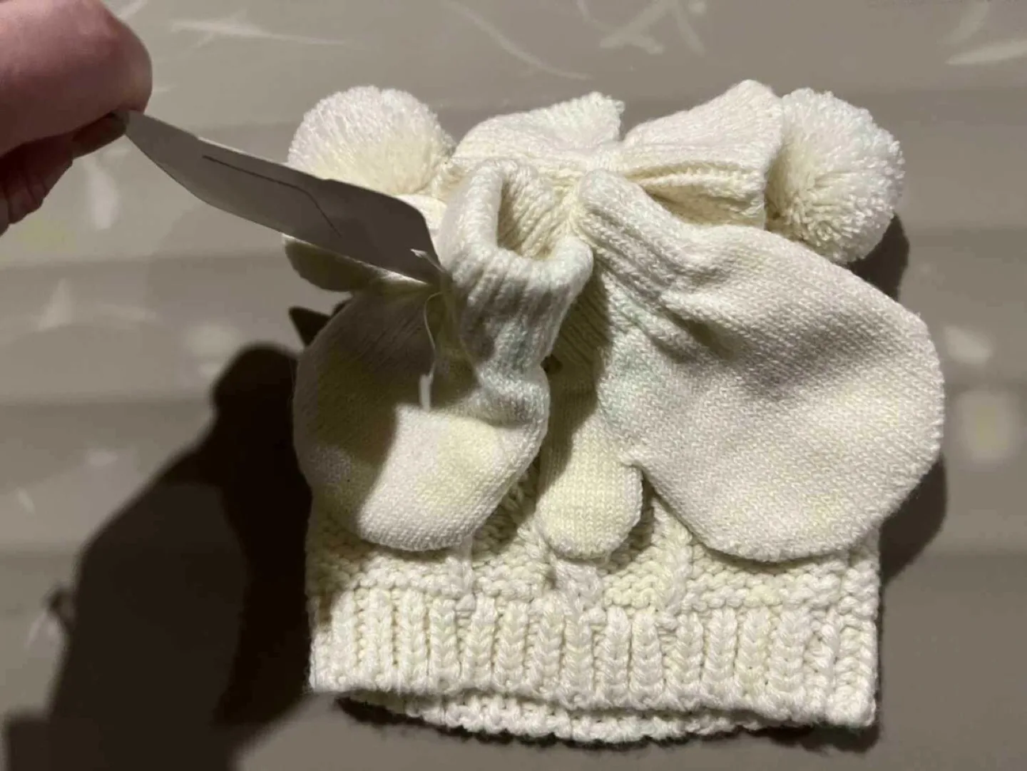 NEW WITH TAG! Baby Hat and Mitten Set image indicator(3)