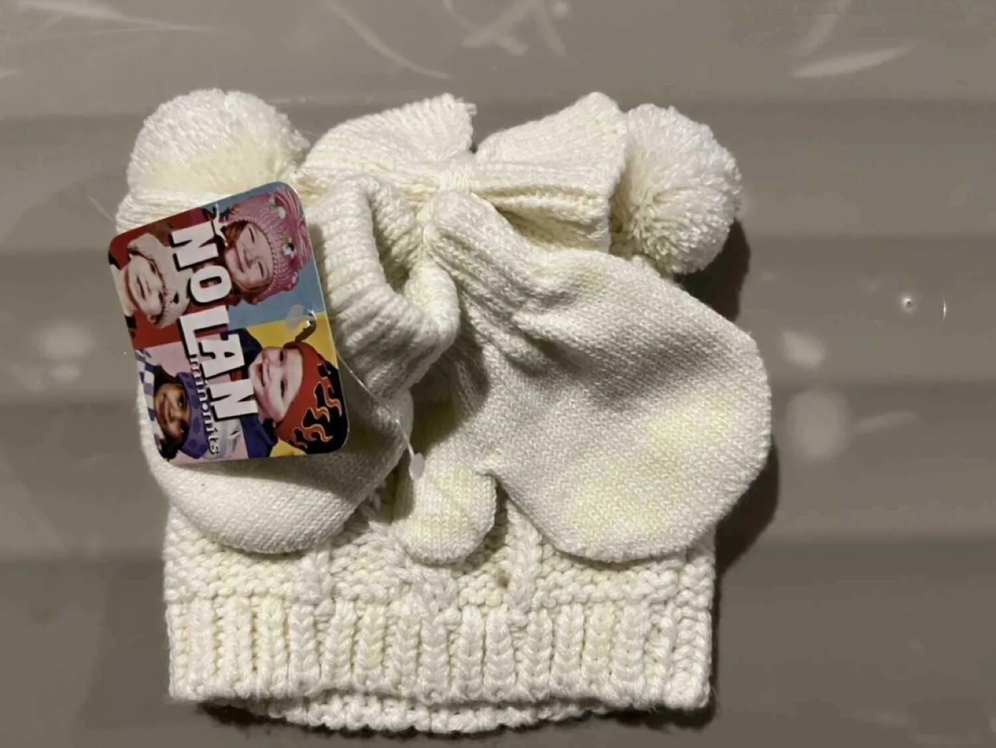 NEW WITH TAG! Baby Hat and Mitten Set image indicator(2)