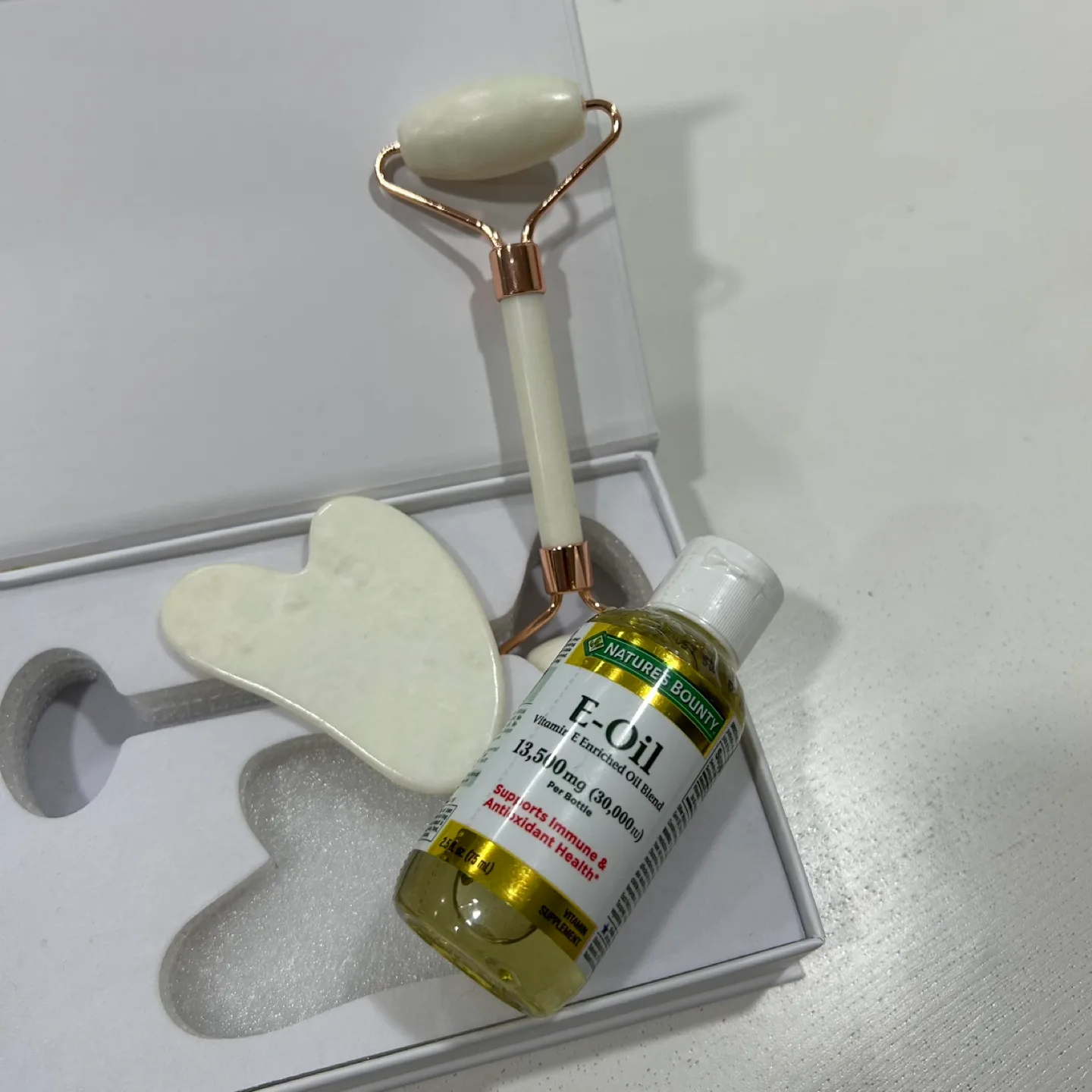 Facial Roller, Gua Sha & E-Oil Bundle image indicator(5)