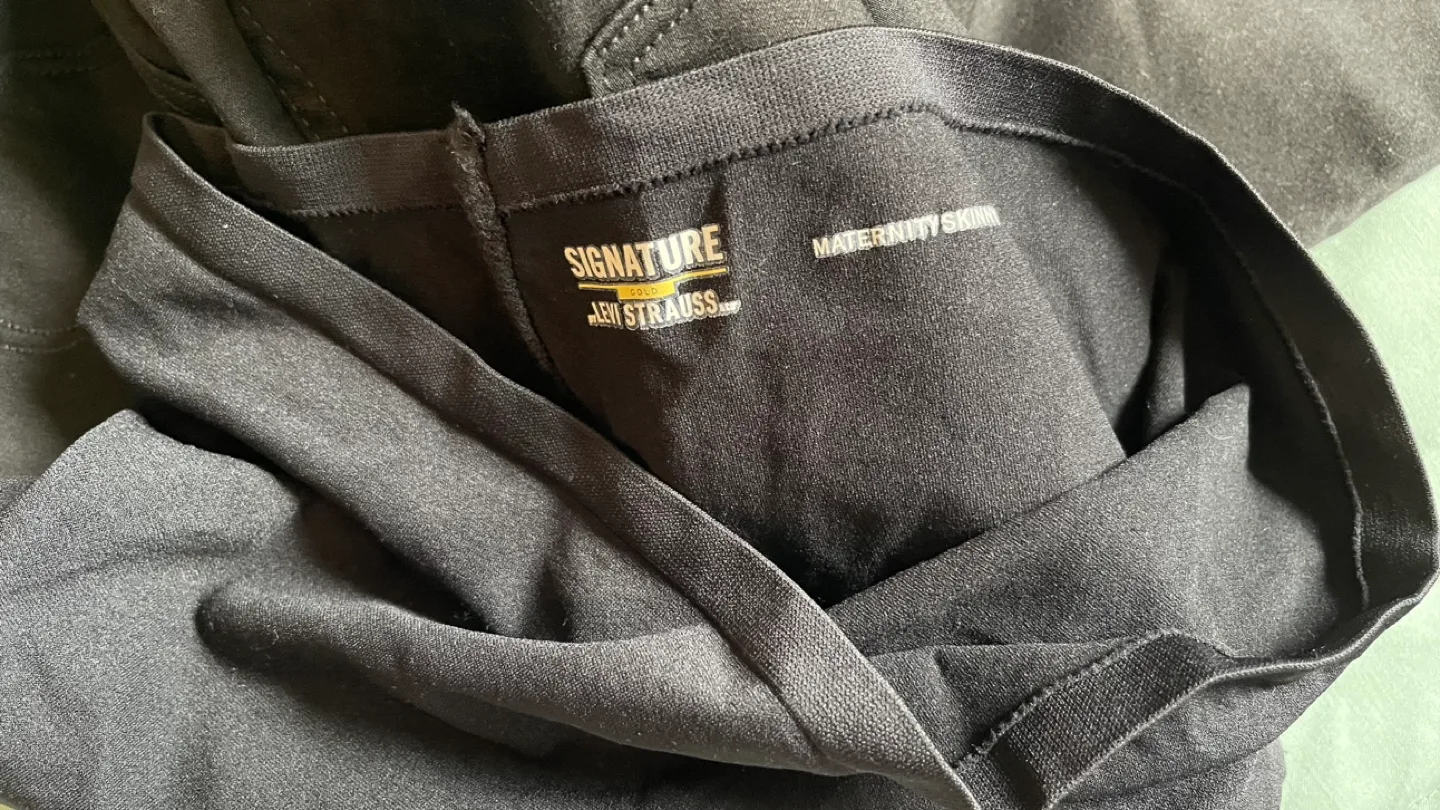 Levi's Maternity Skinny Jeans image indicator(5)