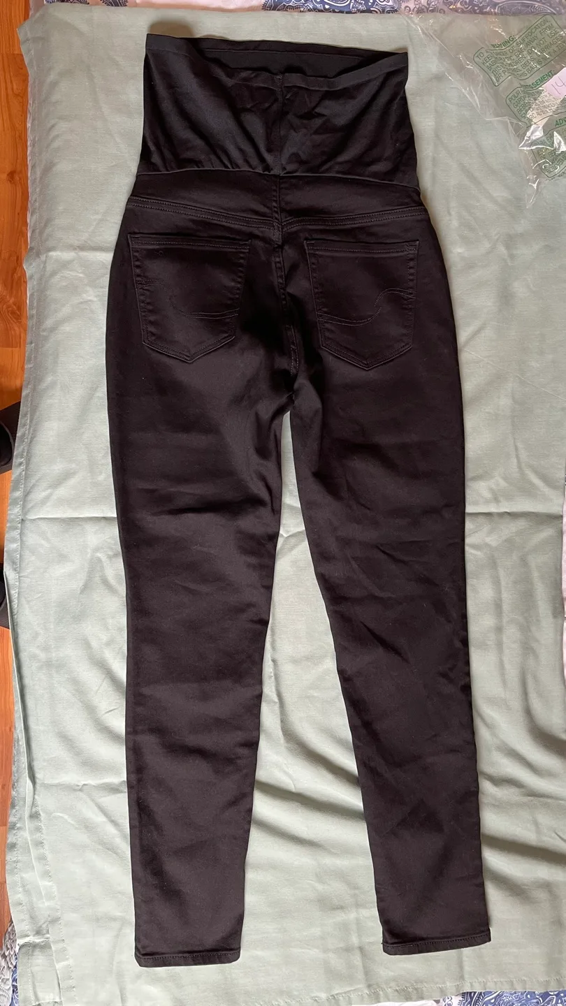 Levi's Maternity Skinny Jeans image indicator(4)