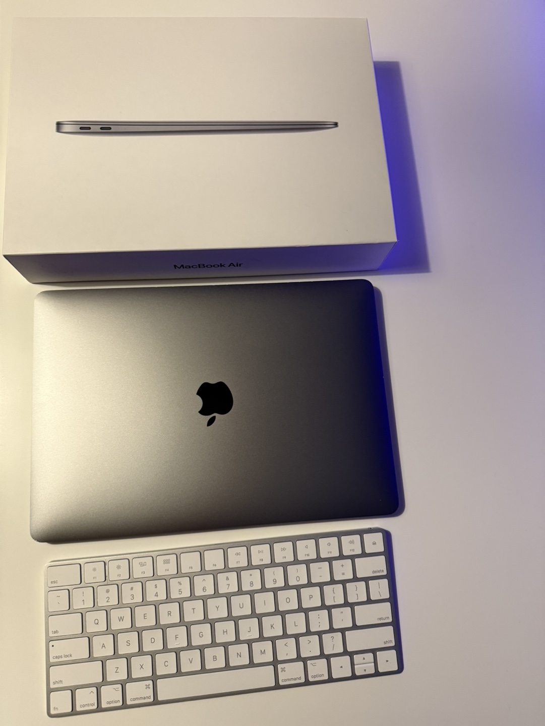 MacBook Air 13" (M1, 256GB, 8GB RAM) + Keyboard