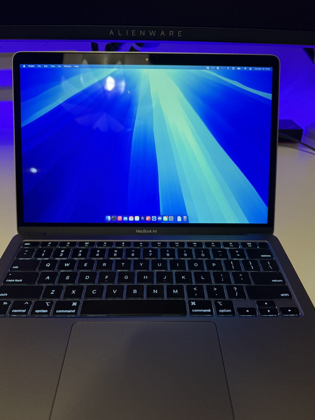 MacBook Air 13" (M1, 256GB, 8GB RAM) + Keyboard - photo 2