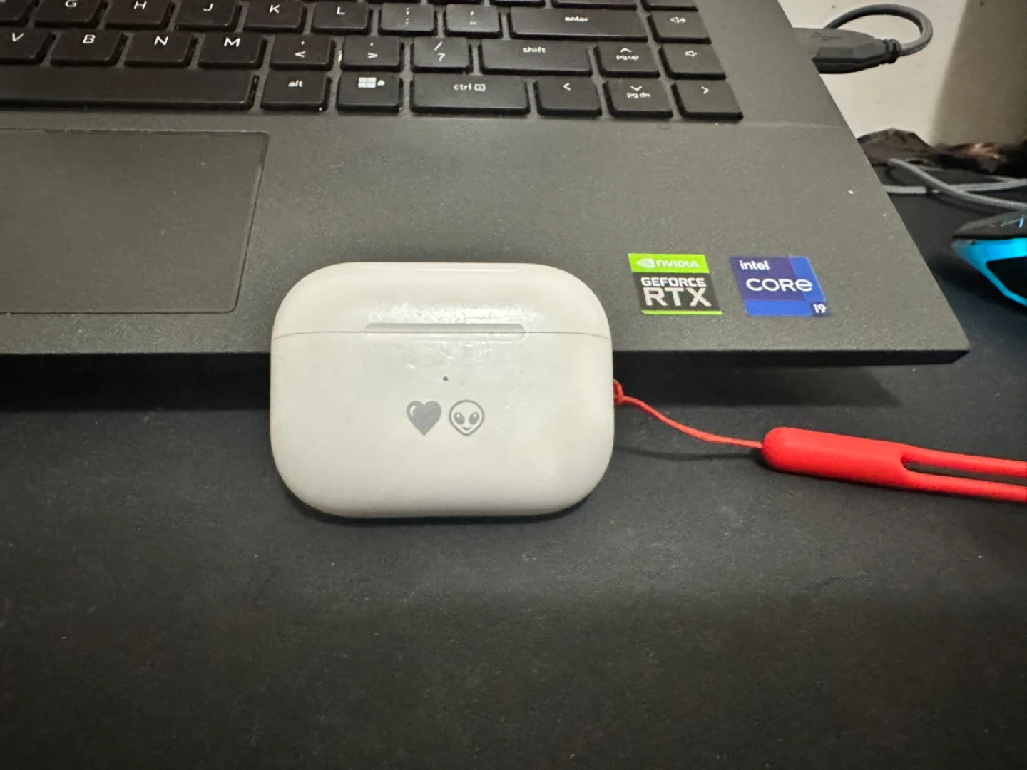 Apple AirPods Pro Case (2nd Generation) with AppleCare+ image indicator(2)