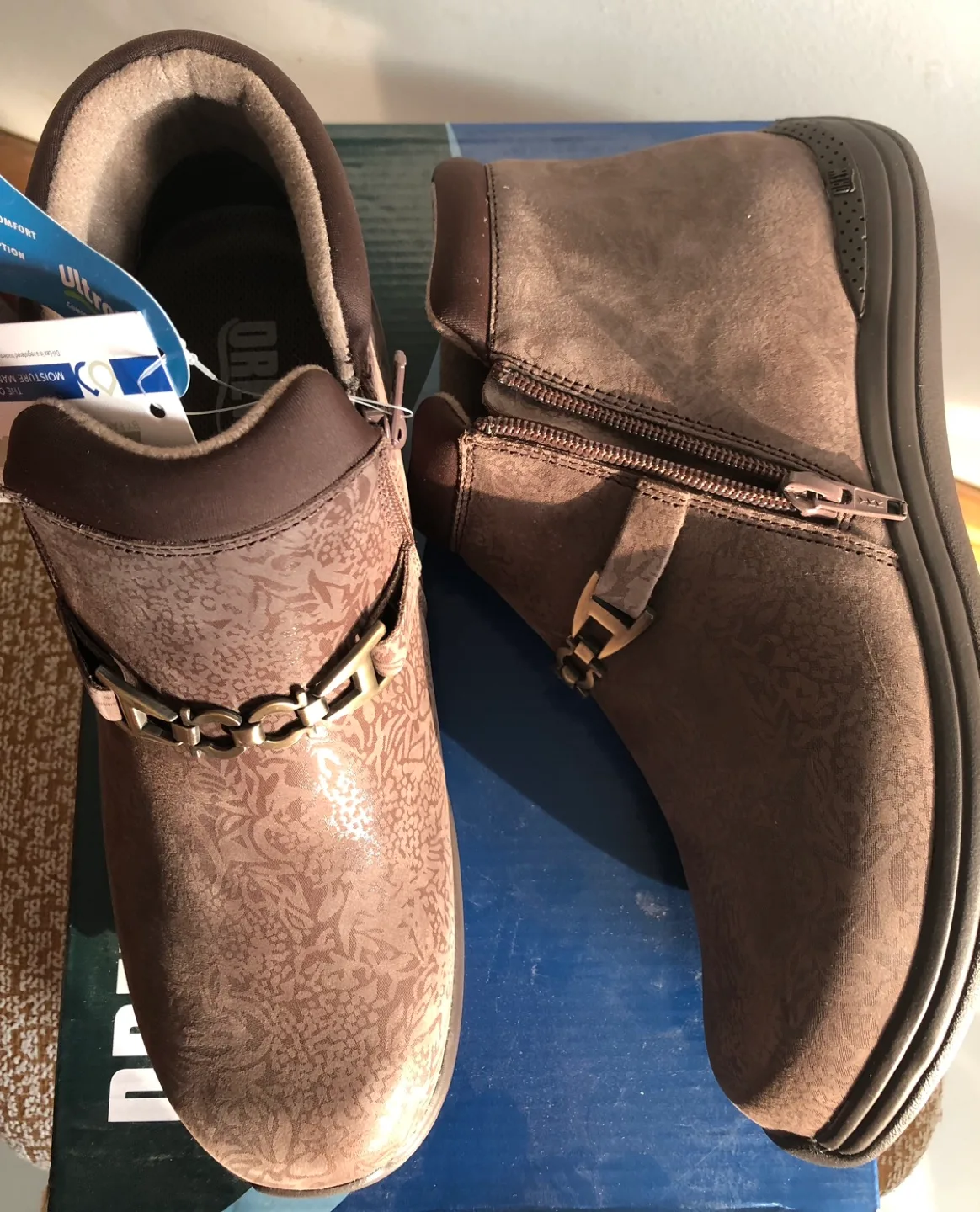 Drew Women's Brown Ankle Boots image indicator(2)