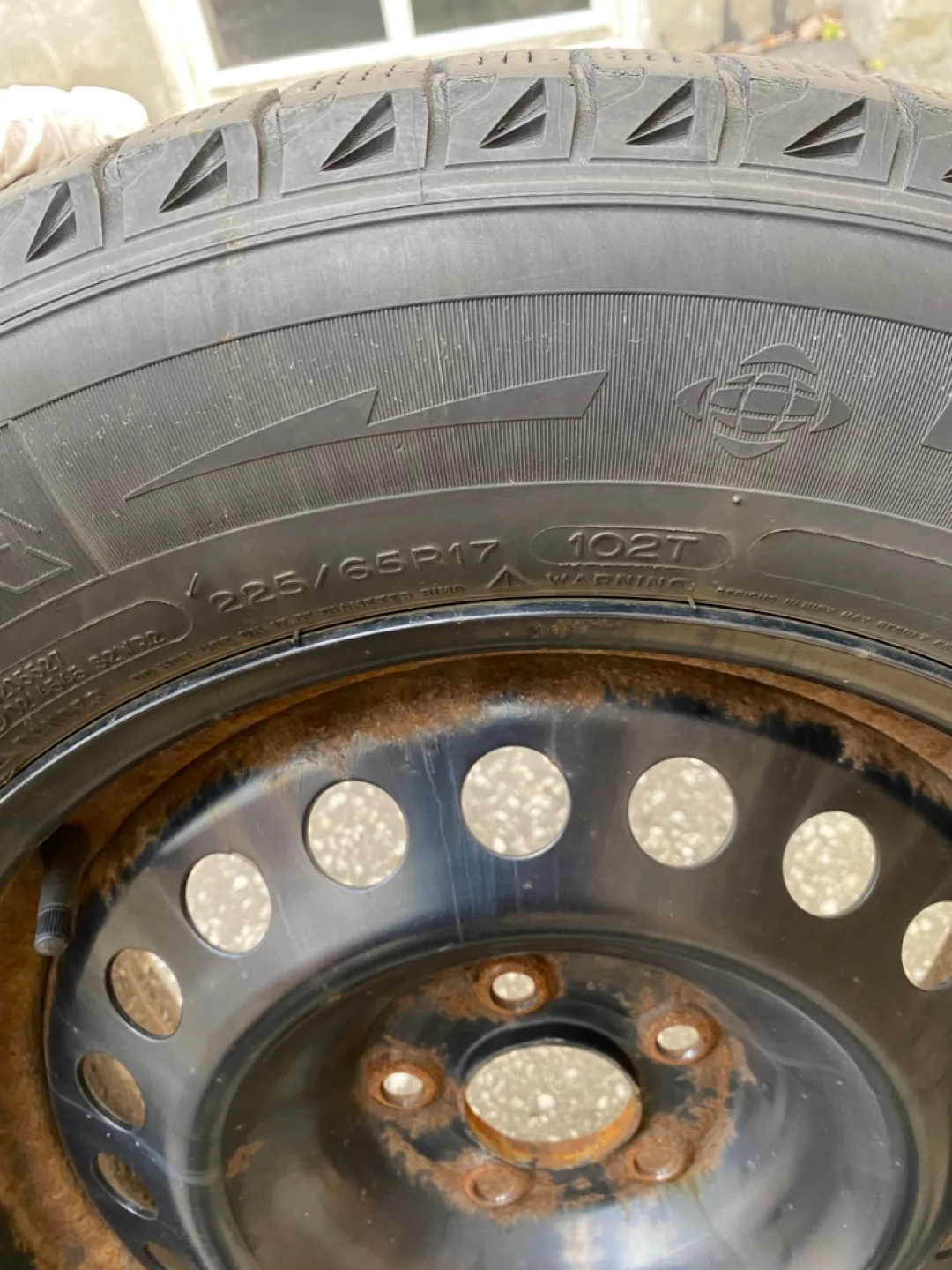 Set of 4 Winter Tires & Rims image indicator(5)