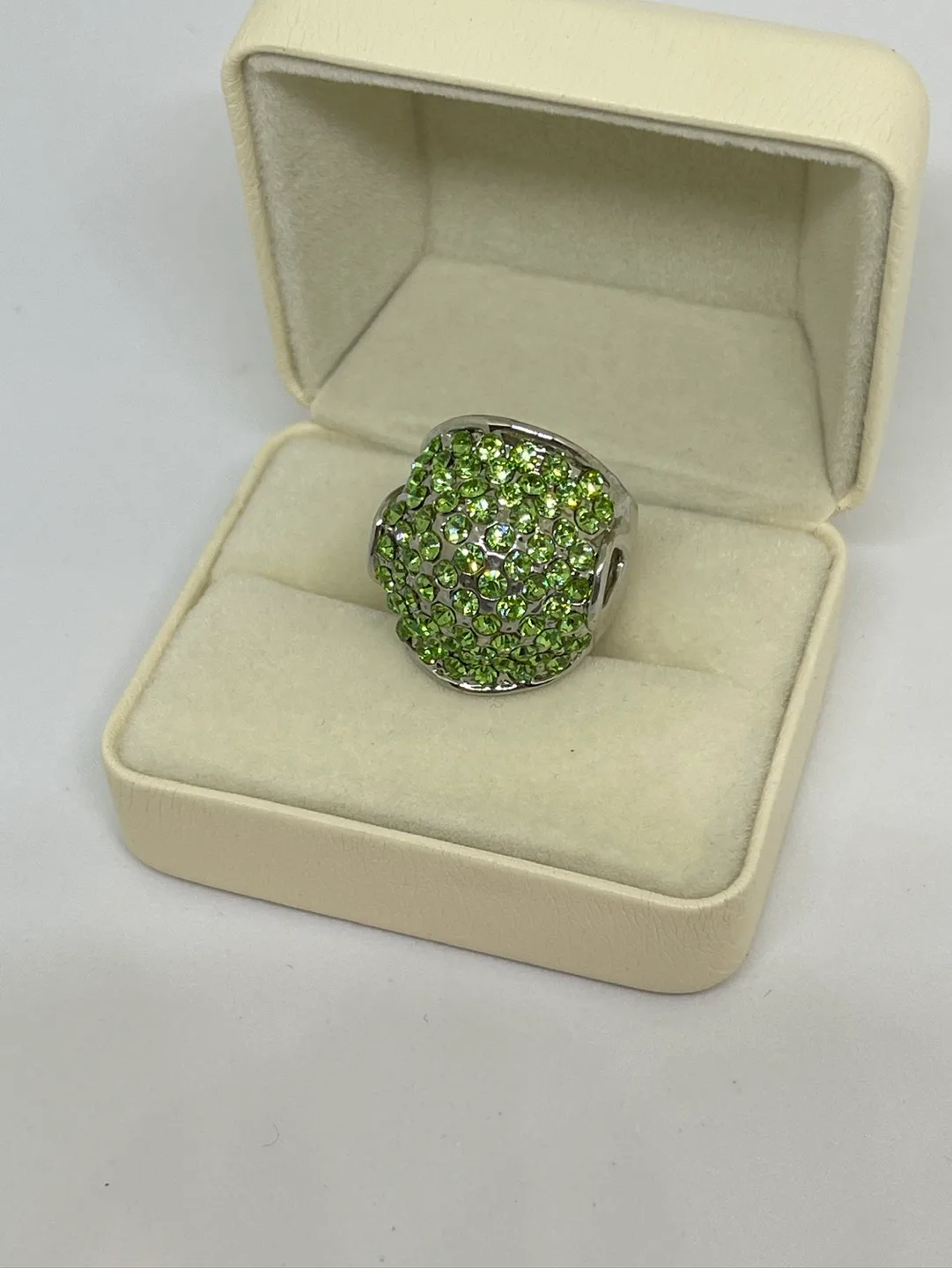 Green Crystal Ring Size 6 thumbnail