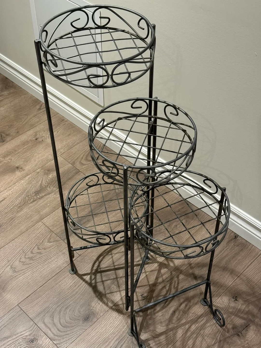 Metal Plant Stand image indicator(3)