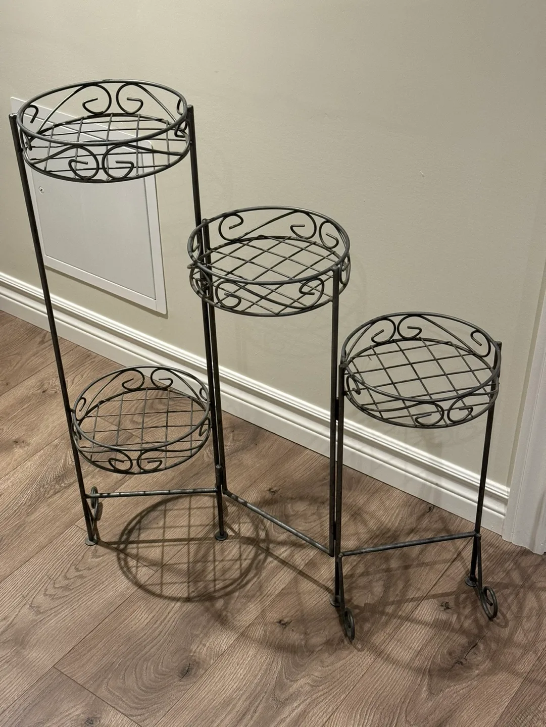 Metal Plant Stand image indicator(2)