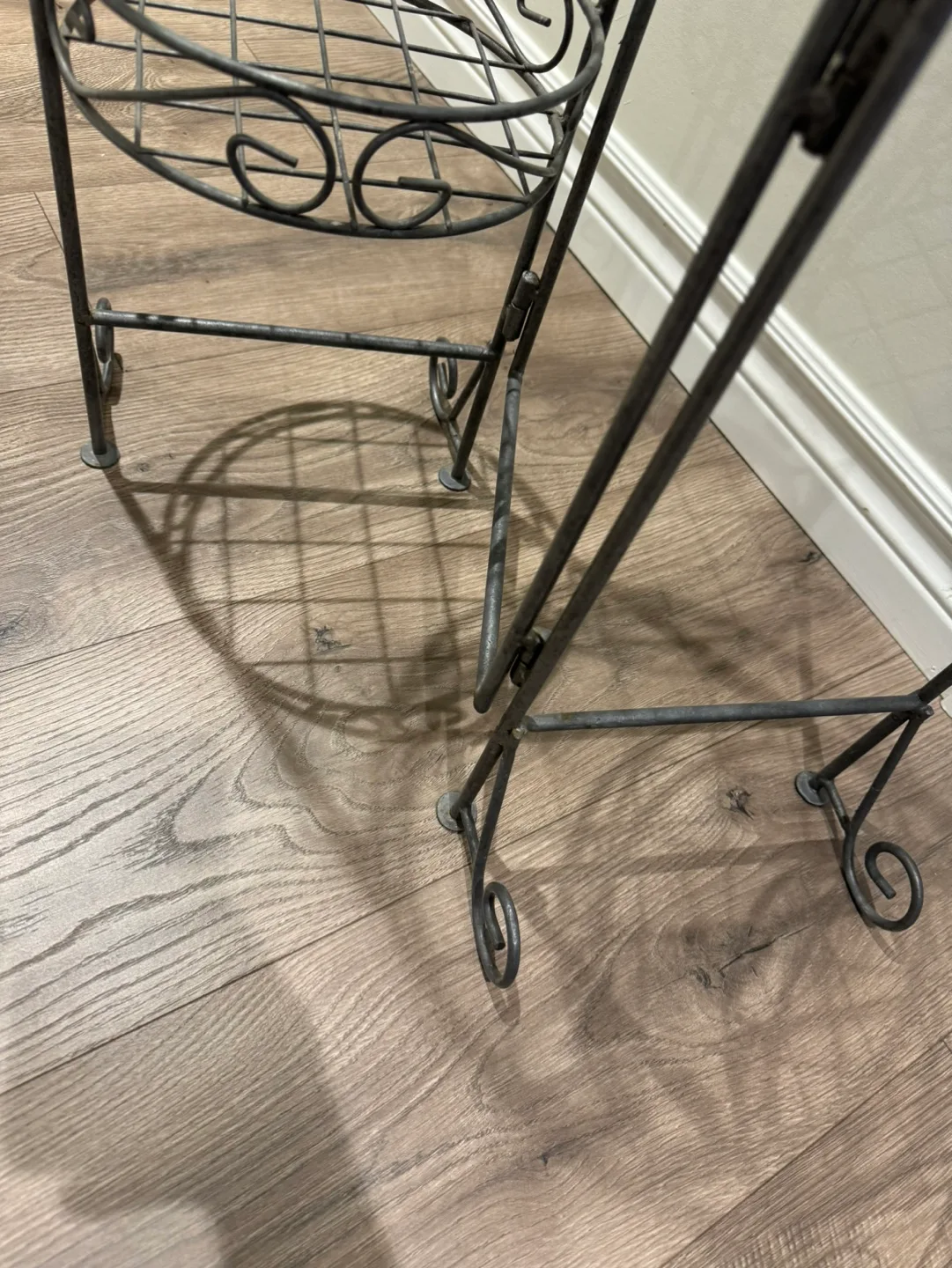 Metal Plant Stand image indicator(5)