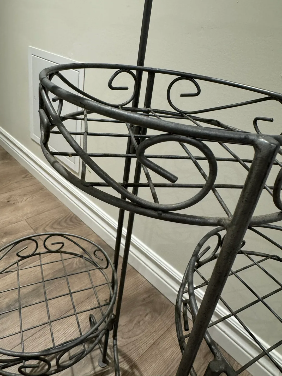 Metal Plant Stand image indicator(4)