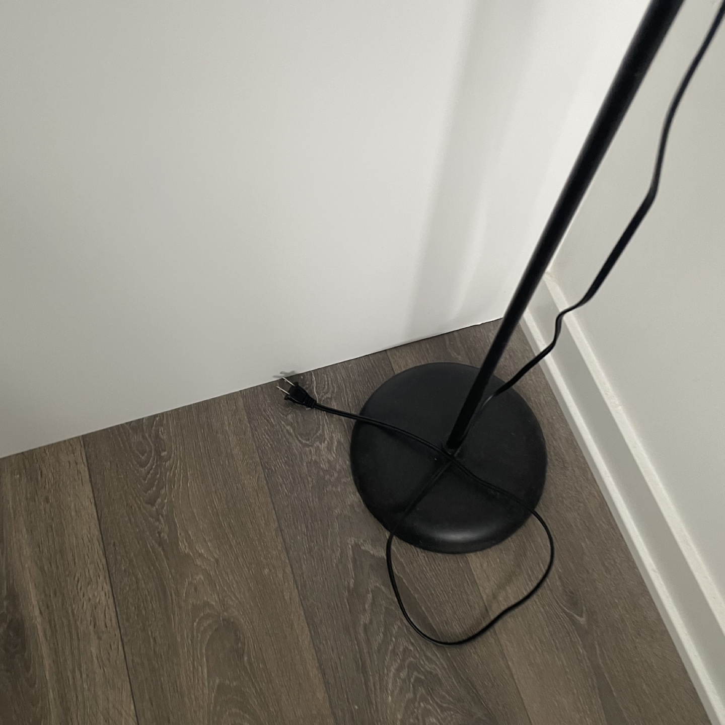 ✨MOVE OUT SALE(~11/30)✨ Black Floor Lamp - photo 3