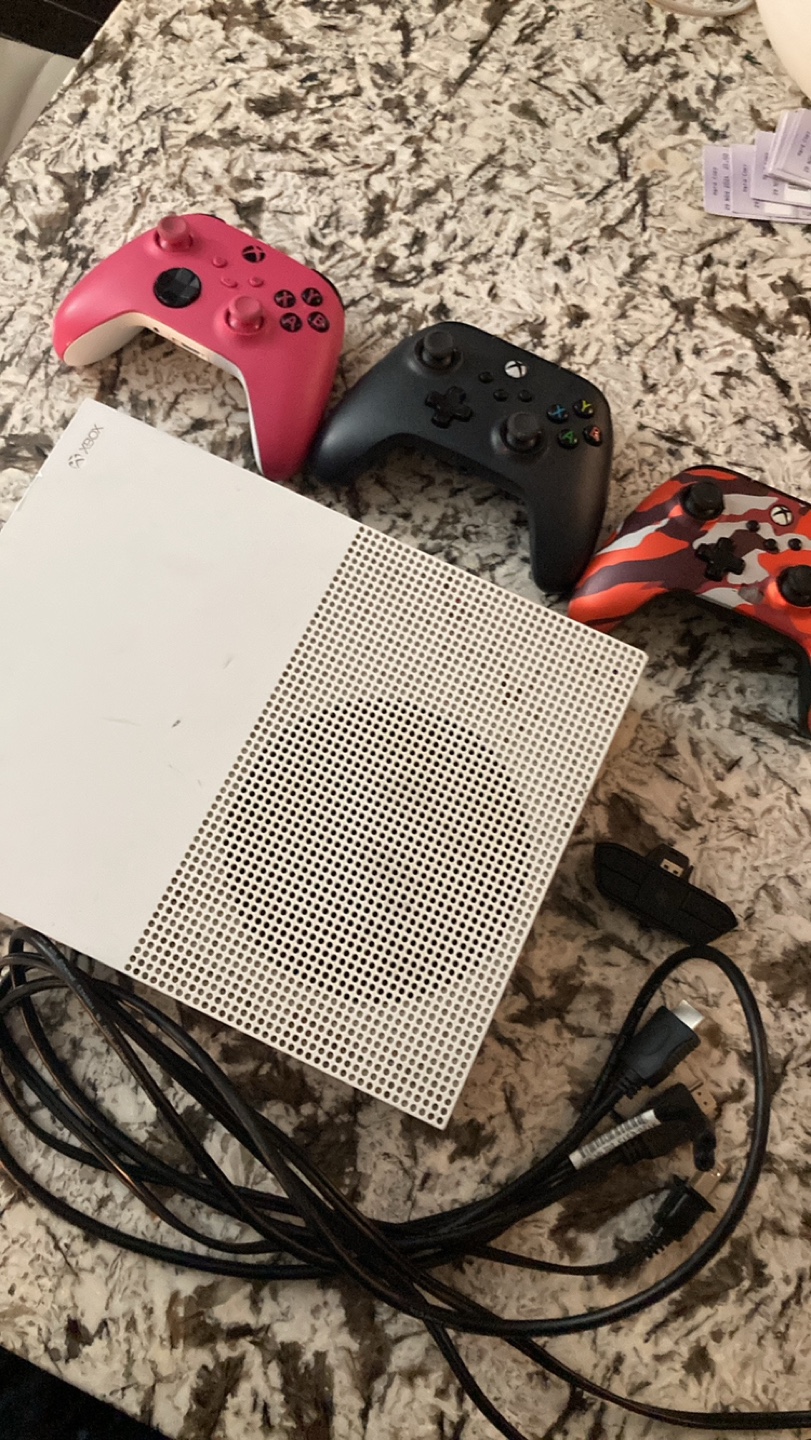 Xbox One S Console with 3 Controllers - photo 2
