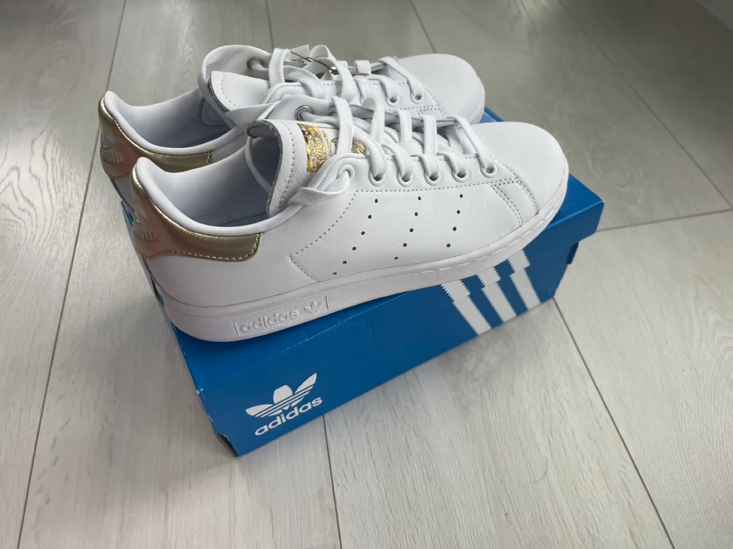 NEW Adidas Stan Smith W Gold Size 6 - 47% off! image indicator(5)