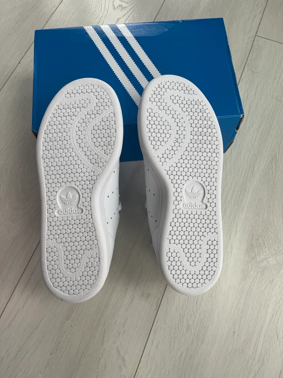 NEW Adidas Stan Smith W Gold Size 6 - 47% off! image indicator(9)