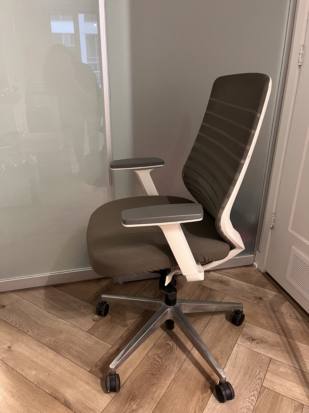Office Chair - photo 2