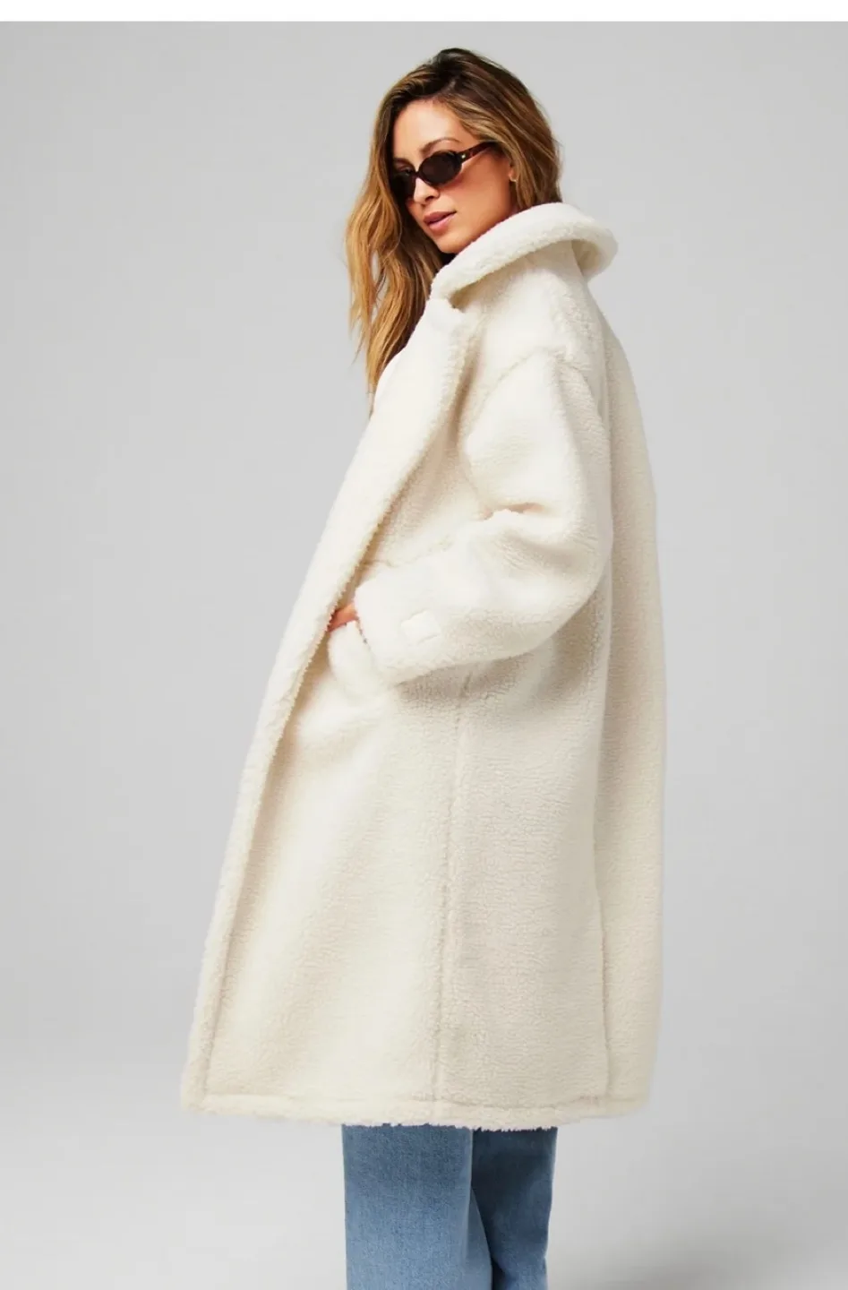 Khloé Good American Teddy Coat image indicator(4)