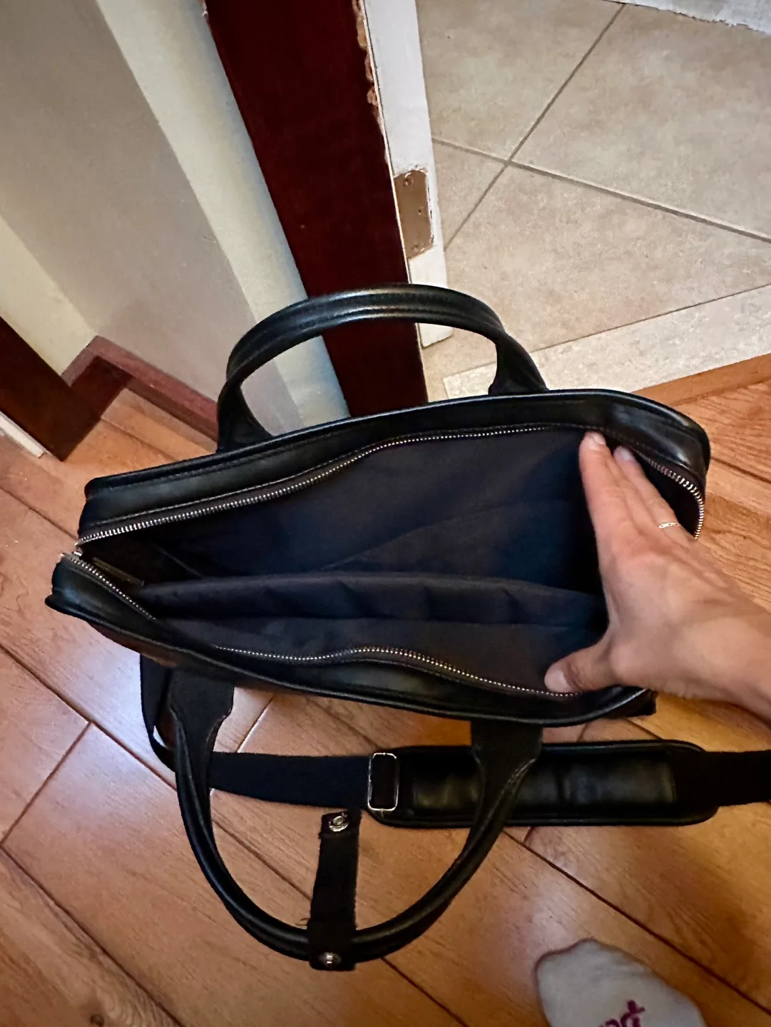 Anello Black Briefcase image indicator(4)