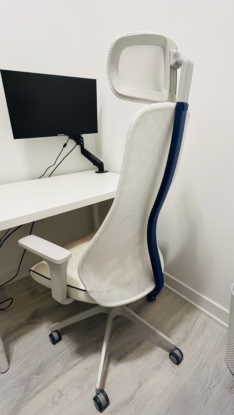 IKEA white desk - photo 3