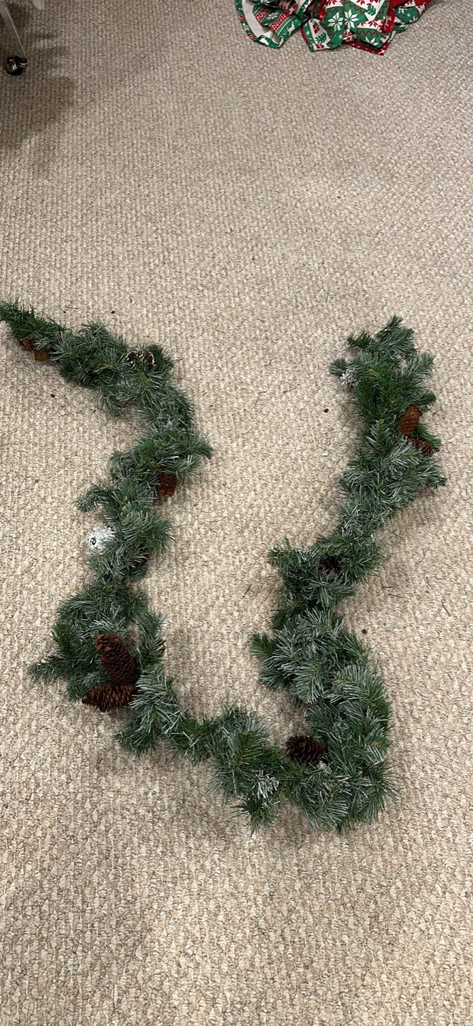 8’ Christmas Garland with Pinecones