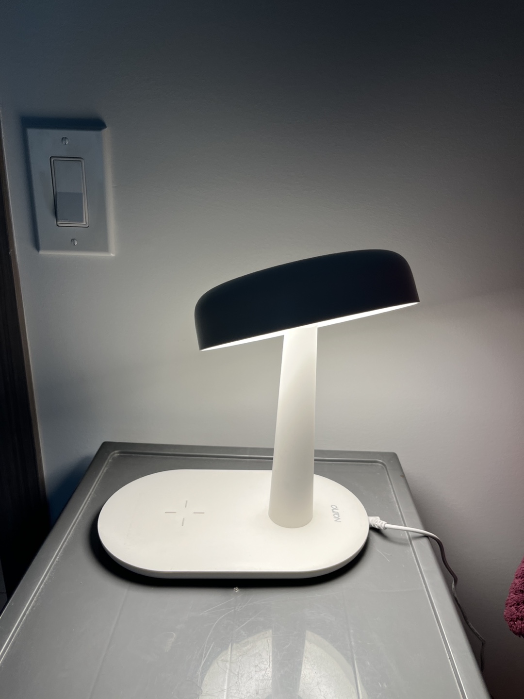 LED lamp with wireless charging pad - photo 2