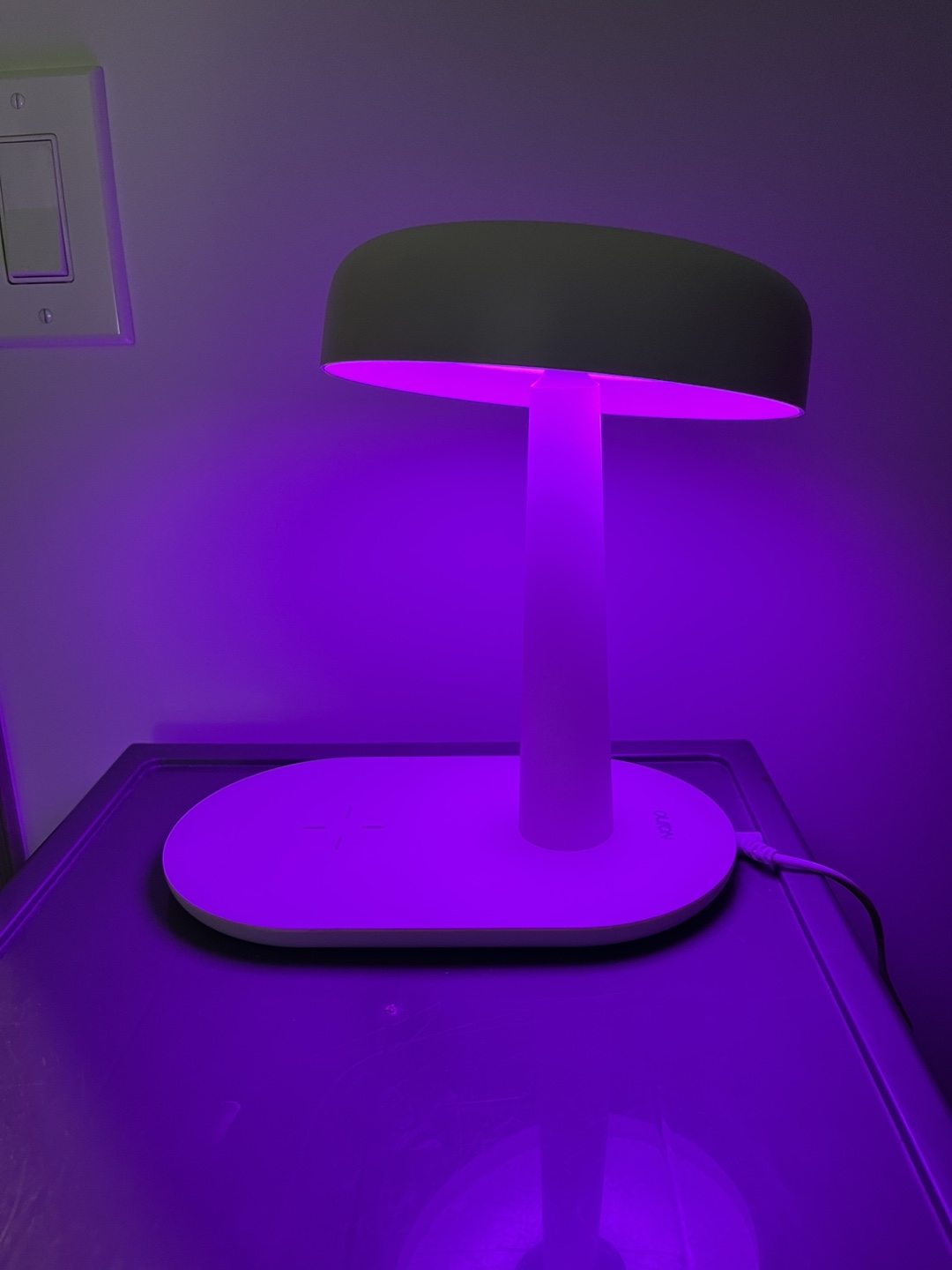 LED lamp with wireless charging pad - photo 3