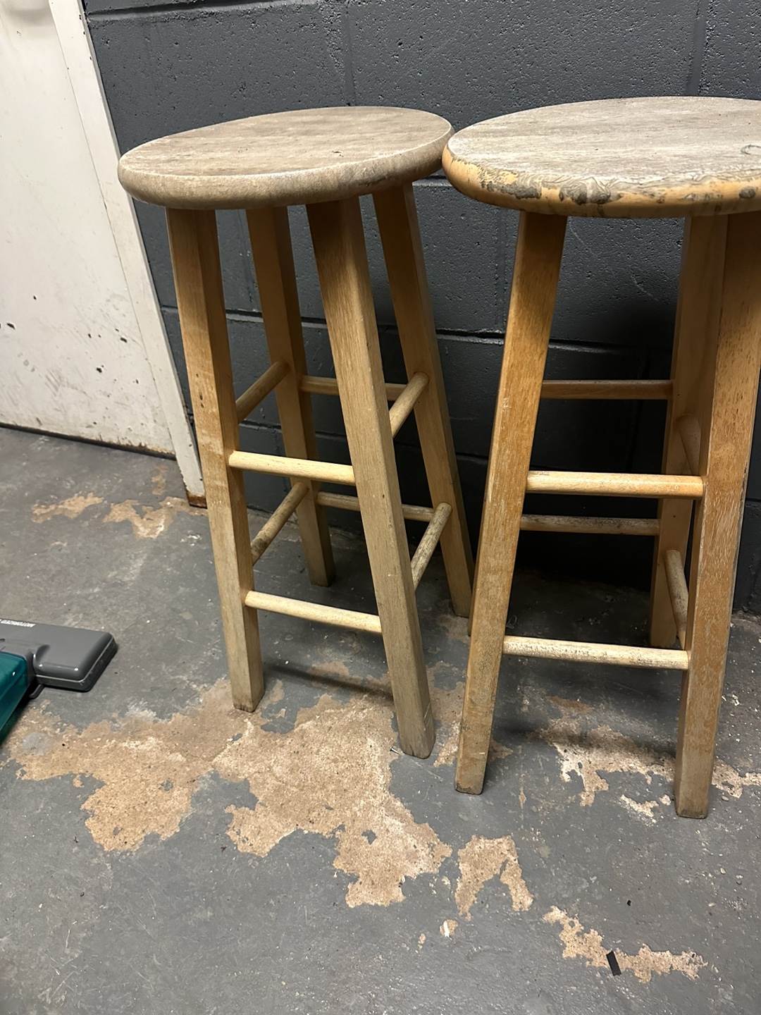 Set of 2 Wooden Stools - photo 2